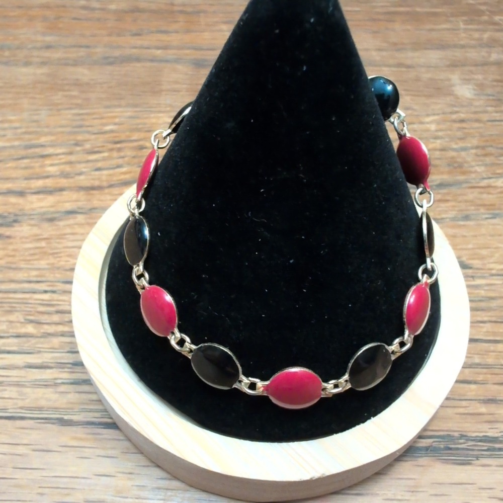 Red and Black Enamel Gold Tone Oval Link Bracelet Lobster Clasp Modern Style - Picture 1 of 3